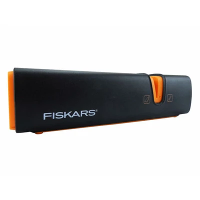 Fiskars Xsharp fejsze és késélező