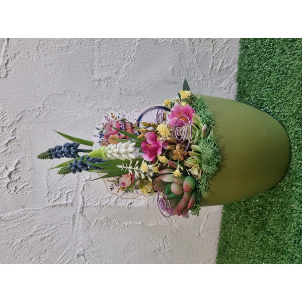 Tavaszi asztaldísz fürtös gyöngyikével