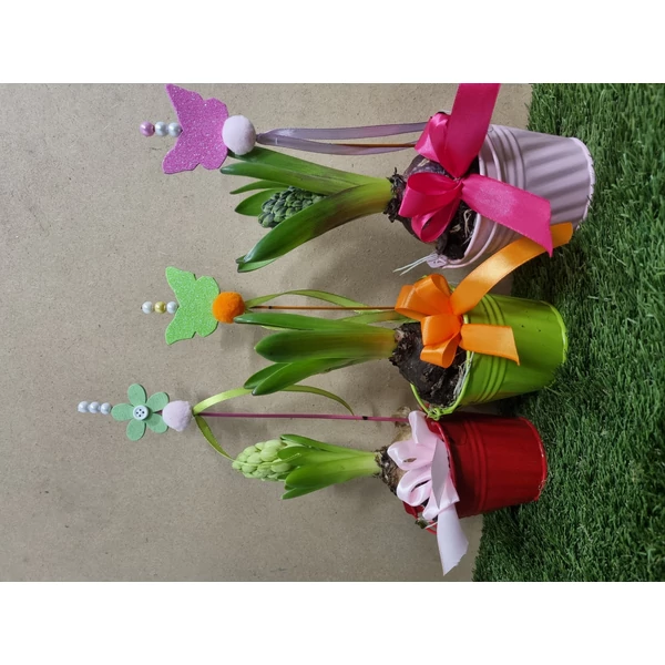 Tavaszi beületettés Fém kaspóban