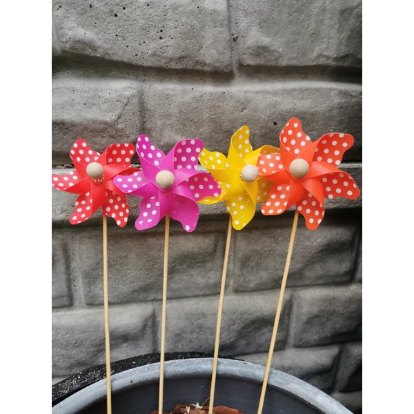 Szélforgó pöttyös 8cm
