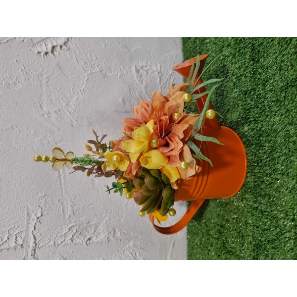 Tavaszi asztaldísz narancs kannában