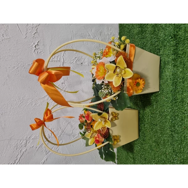 Tavaszi asztaldísz táskában