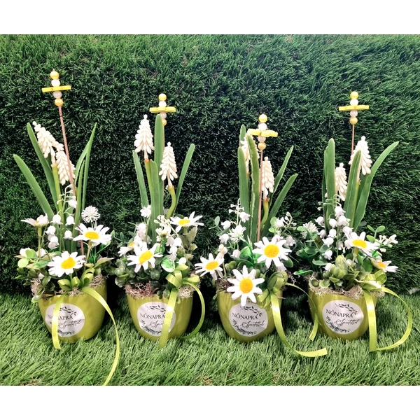 Tavaszi selyemdísz nőnapra zöld kaspóban